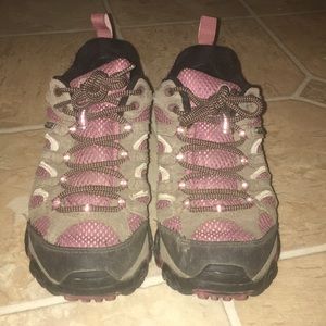 Merrell hiking shoes size 8 but fit like a 7.5